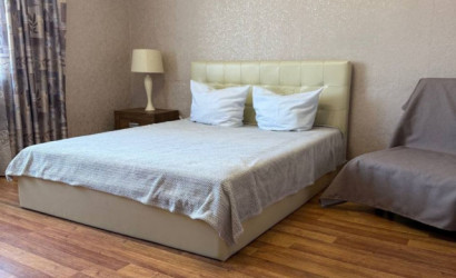 Снять 3-комнатную квартиру на сутки, Кобрин, ул. Николаева д.18. Фото 1