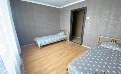 Снять 3-комнатную квартиру на сутки, Пружаны, Интернациональная улица, 8. Фото 1