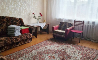 Снять 4-комнатную квартиру на сутки, Ганцевичи, пер. Цветочный, 1А. Фото 1