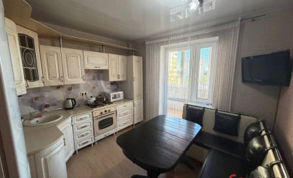 Снять 3-комнатную квартиру на сутки, Калинковичи, Мира, 53А. Фото 1
