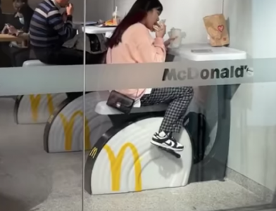 В Макдоналдсах Китая появились спортивные тренажеры