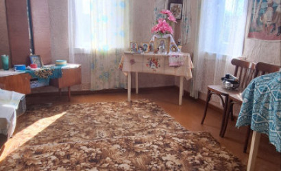 Купить дом, Уваровичи, Трудовая, 25 соток. Фото 3