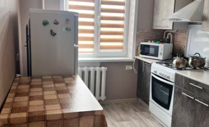 Снять 2-комнатную квартиру на сутки, Слуцк, Чехова, дом 59. Фото 1