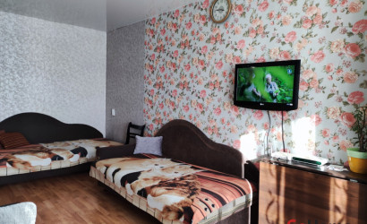 Снять 1-комнатную квартиру на сутки, Волковыск, Советская 7. Фото 1