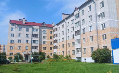 Купить 4-комнатную квартиру, Пинск, Интернациональная, 77. Фото 1