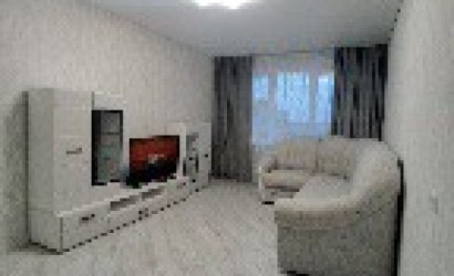 Снять 2-комнатную квартиру на сутки, Барановичи, наконечникова 17/4. Фото 1