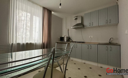 Снять 3-комнатную квартиру на сутки, Белоозерск, ул. Строителей, 13/1. Фото 1