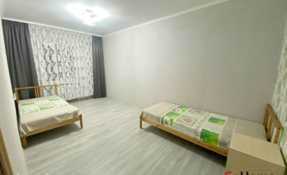 Снять 4-комнатную квартиру на сутки, Пружаны, 8 Марта, дом 9. Фото 3