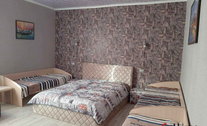 Снять 8-комнатную квартиру на сутки, Наровля, 60 лет октября д 3. Фото 1