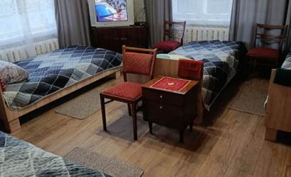 Снять 4-комнатную квартиру на сутки, Лельчицы, Ленина, 30. Фото 1