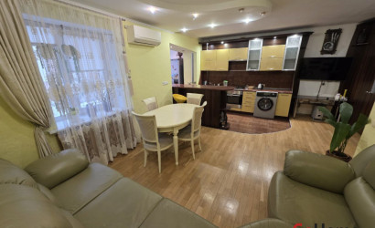 Купить 3-комнатную квартиру, Пинск, Ломоносова 18. Фото 1