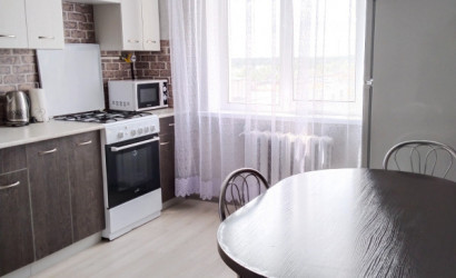 Снять 2-комнатную квартиру на сутки, Микашевичи, Первомайская, 7 . Фото 1