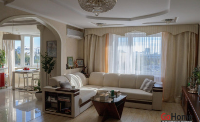 Купить 4-комнатную квартиру, Витебск, Победы просп., 17. Фото 1