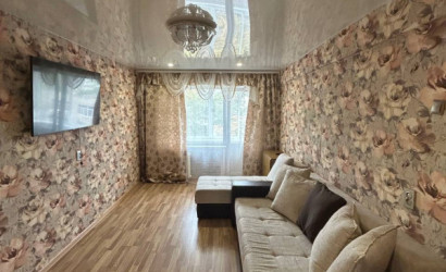 Снять 3-комнатную квартиру на сутки, Новолукомль, Энергетиков, 18. Фото 1