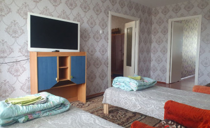 Снять 3-комнатную квартиру на сутки, Столбцы, Центральная 8. Фото 1