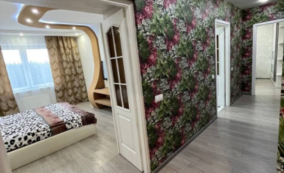 Снять 2-комнатную квартиру на сутки, Островец, Парковая, 3. Фото 1