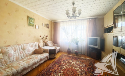Купить 3-комнатную квартиру, Брест, Центр, б-р Космонавтов. Фото 1