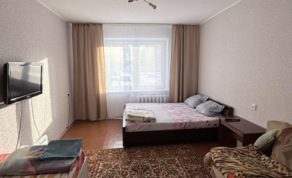 Снять 1-комнатную квартиру на сутки, Борисов, ул.Л.Чаловской,д.49. Фото 1