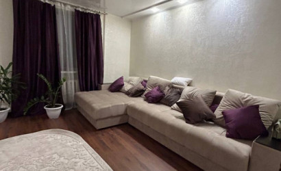 Снять 2-комнатную квартиру на сутки, Пинск, Парковая154. Фото 1