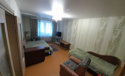 Снять 1-комнатную квартиру на сутки, Городок, Коммунистическая 42. Фото 1