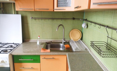 Снять 2-комнатную квартиру на сутки, Белоозерск, Ленина, 27. Фото 1