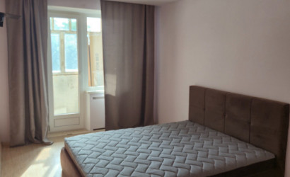 Снять 3-комнатную квартиру на сутки, Белоозерск, Глинского. Фото 1