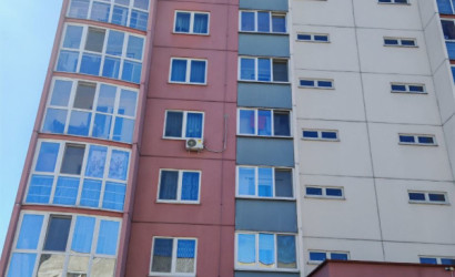 Купить 3-комнатную квартиру, Пинск, Полесская, 72. Фото 1