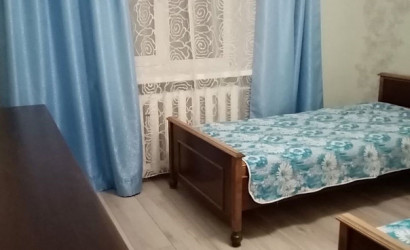 Снять 3-комнатную квартиру на сутки, Слуцк, Тутаринова, 1. Фото 1