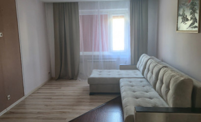 Снять 3-комнатную квартиру на сутки, Белоозерск, Глинского. Фото 4