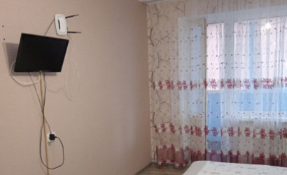 Снять 1-комнатную квартиру на сутки, Пинск, Студенческая, 8. Фото 1