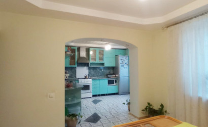 Купить 4-комнатную квартиру, Брест, Краснознаменная ул.. Фото 4