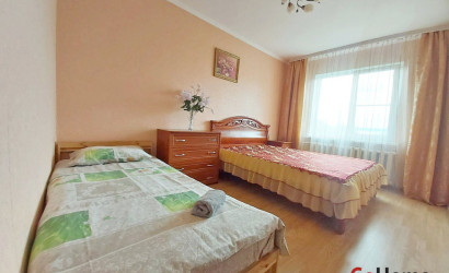 Снять 2-комнатную квартиру на сутки, Хойники, улица Жукова. Фото 1