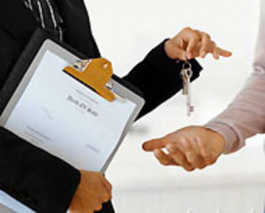 Приобретение квартир с участием агентства и без посредников: плюсы и минусы