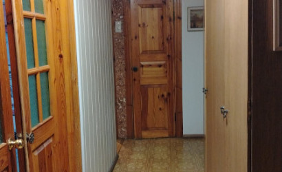 Снять 2-комнатную квартиру на сутки, Белоозерск, пр-т Мира, д. 4. Фото 3